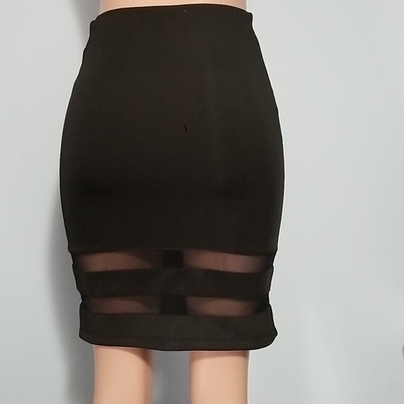 🤑FOR BUNDLES ONLY🤑 DIVIDED BLACK PENCIL SKIRT - Picture 3 of 6